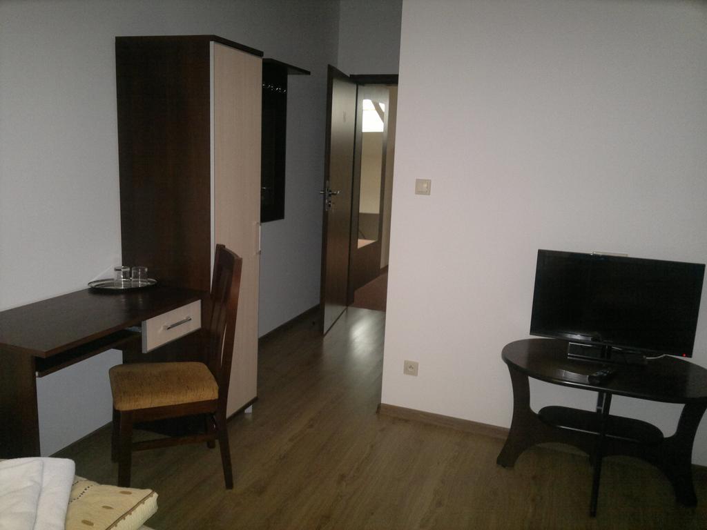 Hotel Diament - Zajazd U Przemka Zgierz Room photo